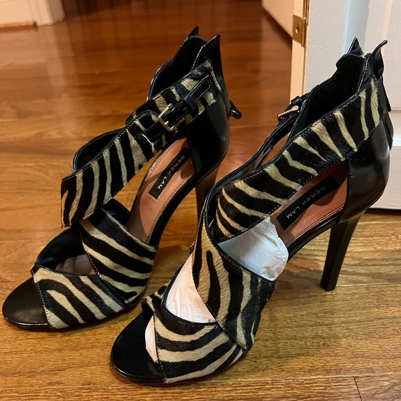 Only worn when trying on at the store - Picture 2 of 5